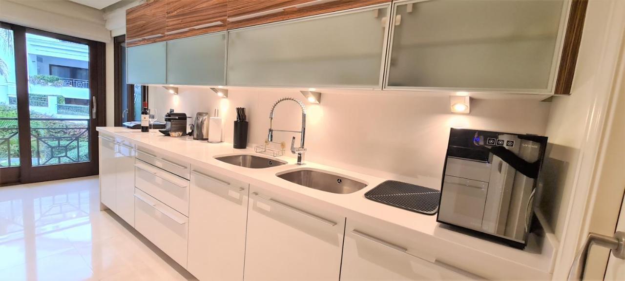 Luxury Apartment Frontal Beach In Doncella Beach Estepona Exterior photo