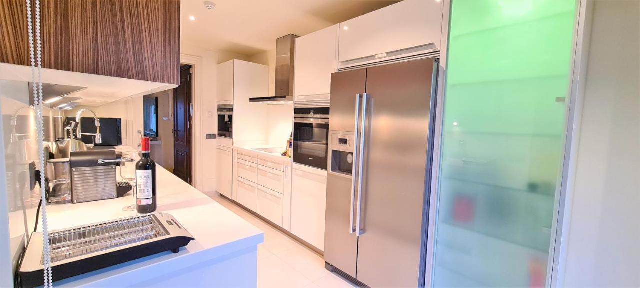 Luxury Apartment Frontal Beach In Doncella Beach Estepona Exterior photo