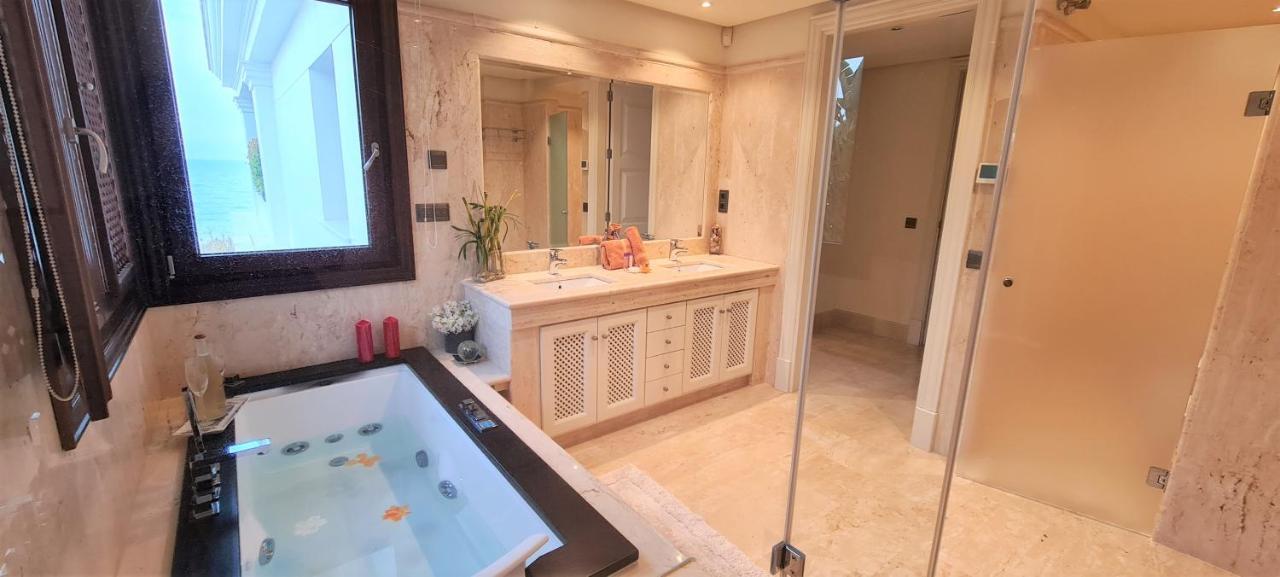 Luxury Apartment Frontal Beach In Doncella Beach Estepona Exterior photo