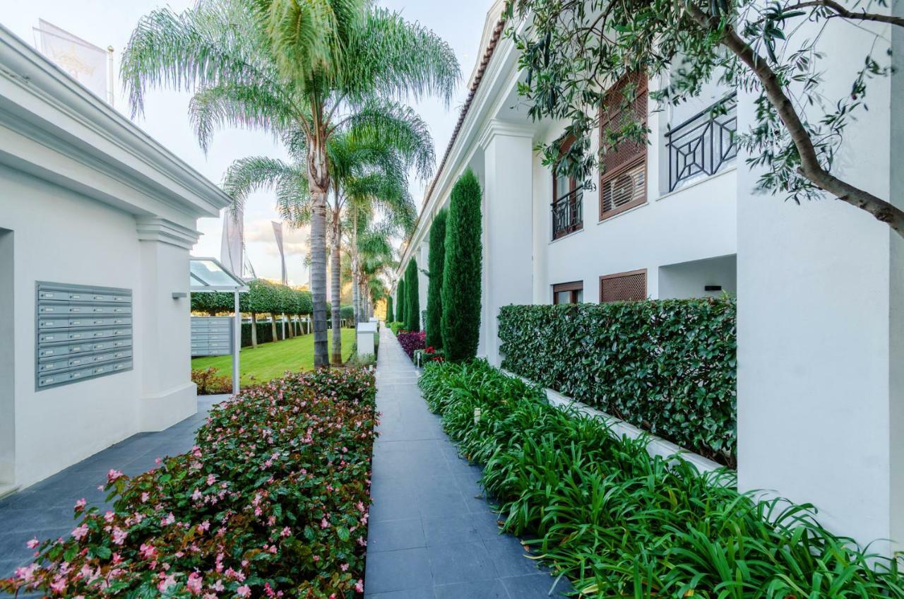 Luxury Apartment Frontal Beach In Doncella Beach Estepona Exterior photo