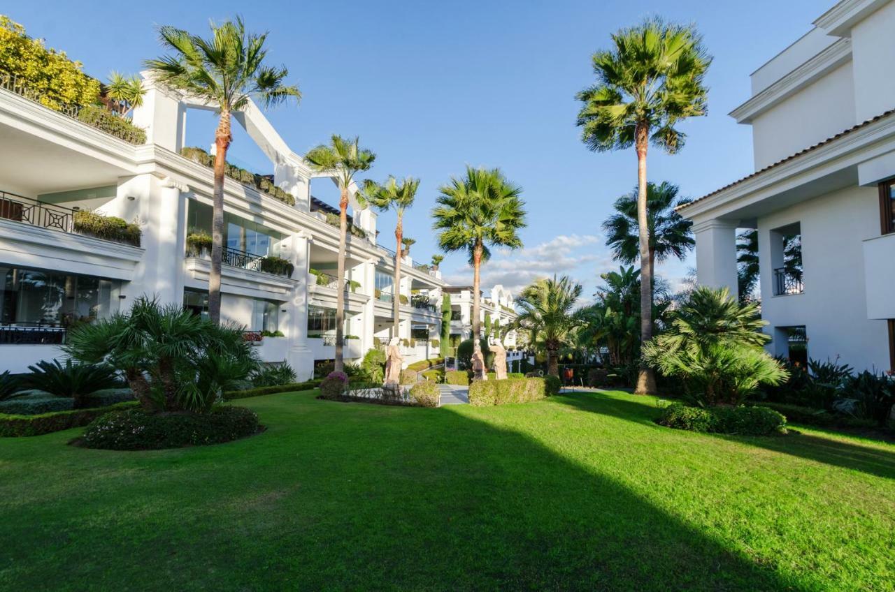 Luxury Apartment Frontal Beach In Doncella Beach Estepona Exterior photo