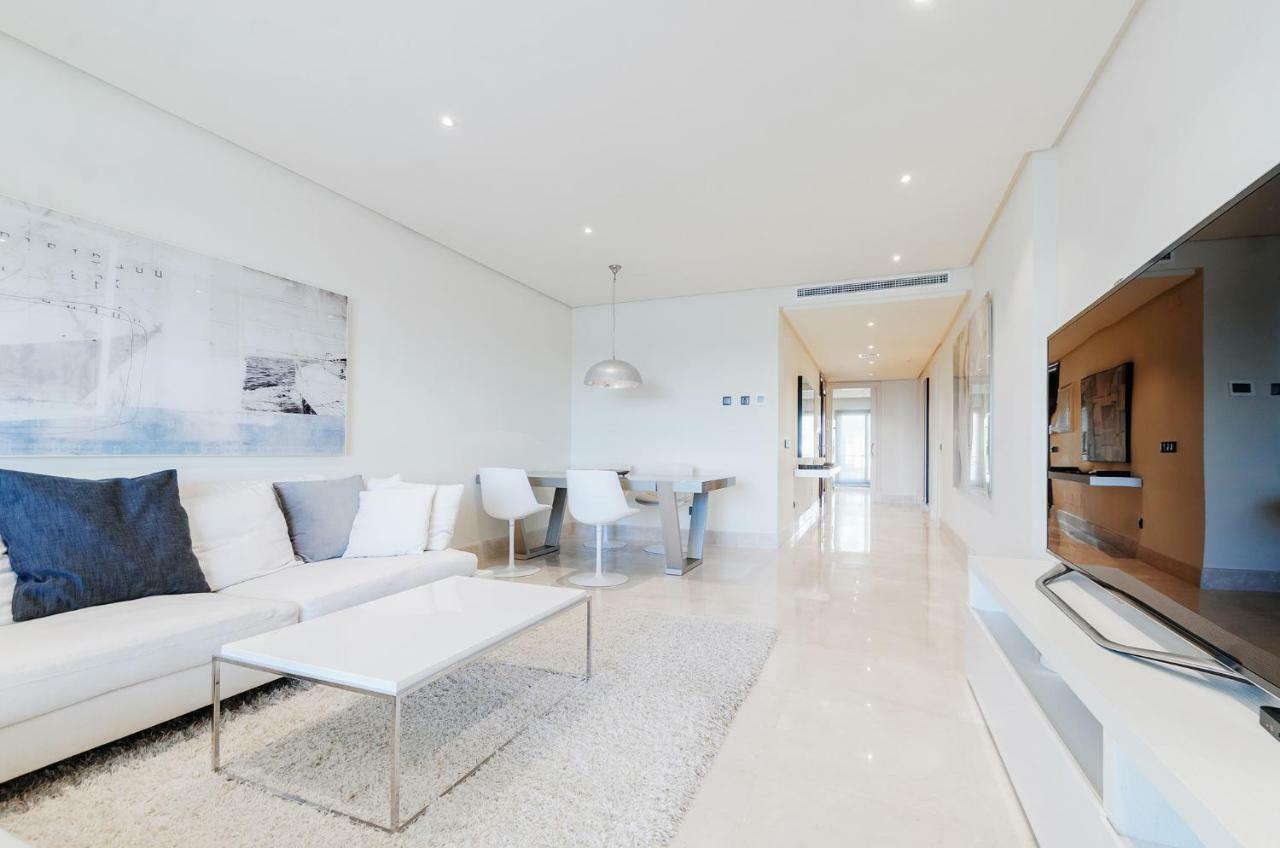 Luxury Apartment Frontal Beach In Doncella Beach Estepona Exterior photo