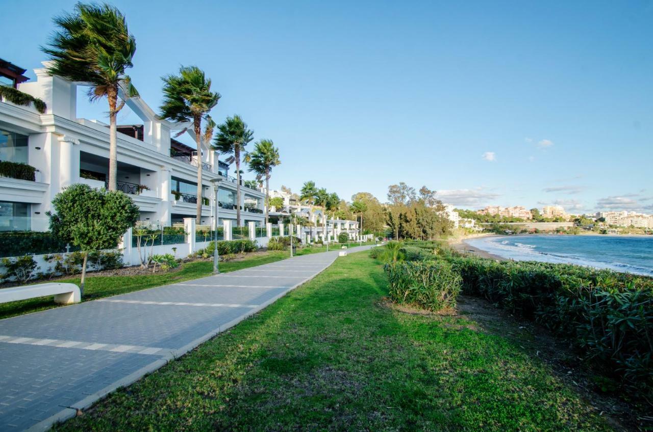Luxury Apartment Frontal Beach In Doncella Beach Estepona Exterior photo