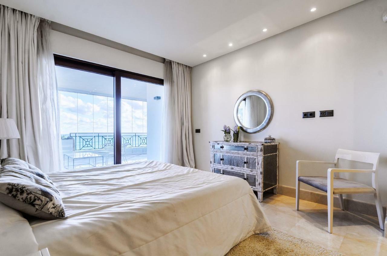 Luxury Apartment Frontal Beach In Doncella Beach Estepona Exterior photo