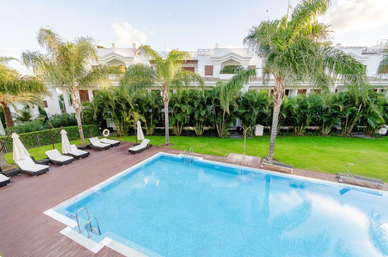 Luxury Apartment Frontal Beach In Doncella Beach Estepona Exterior photo