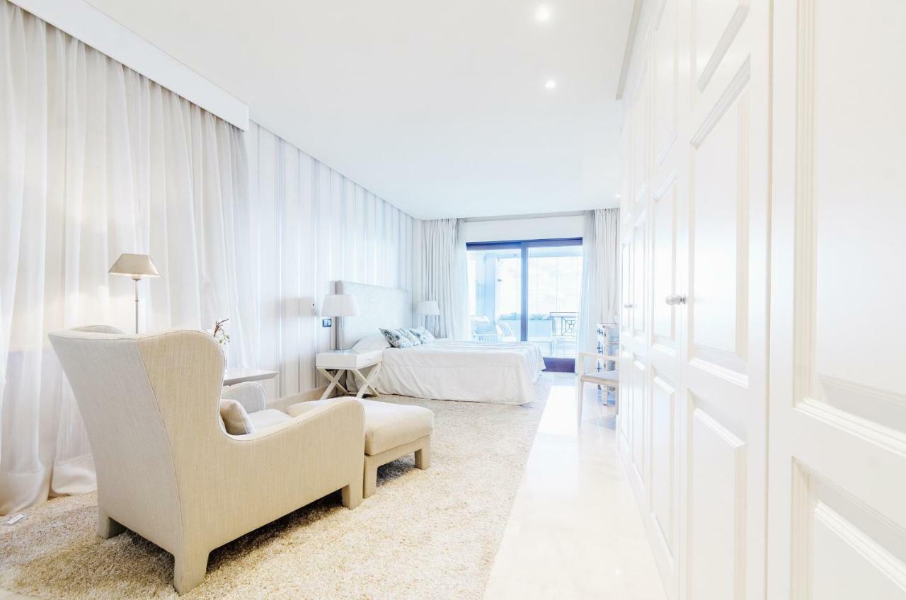 Luxury Apartment Frontal Beach In Doncella Beach Estepona Exterior photo
