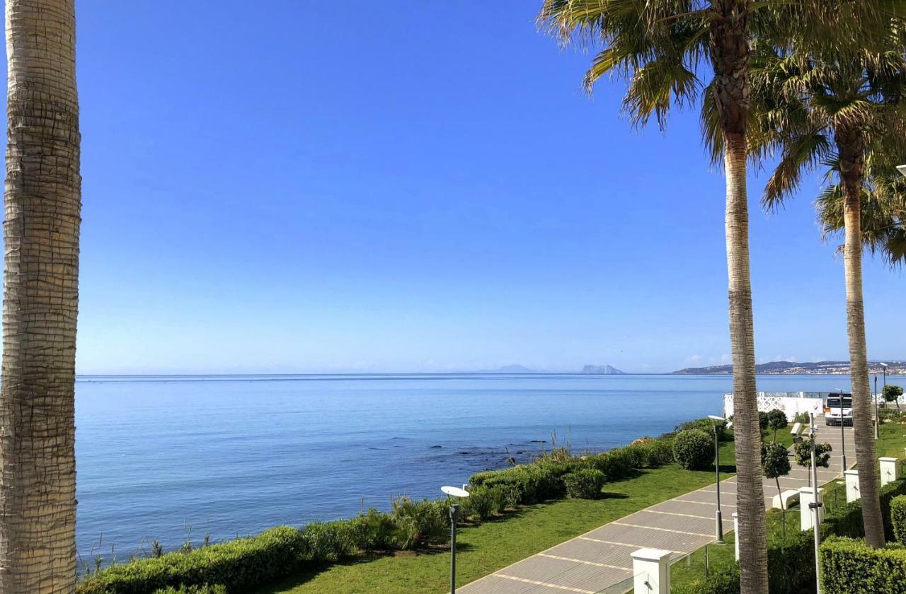 Luxury Apartment Frontal Beach In Doncella Beach Estepona Exterior photo